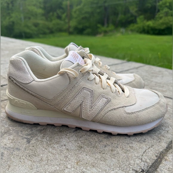 New Balance 574 Cream Sneakers womens size 10 - Picture 1 of 9